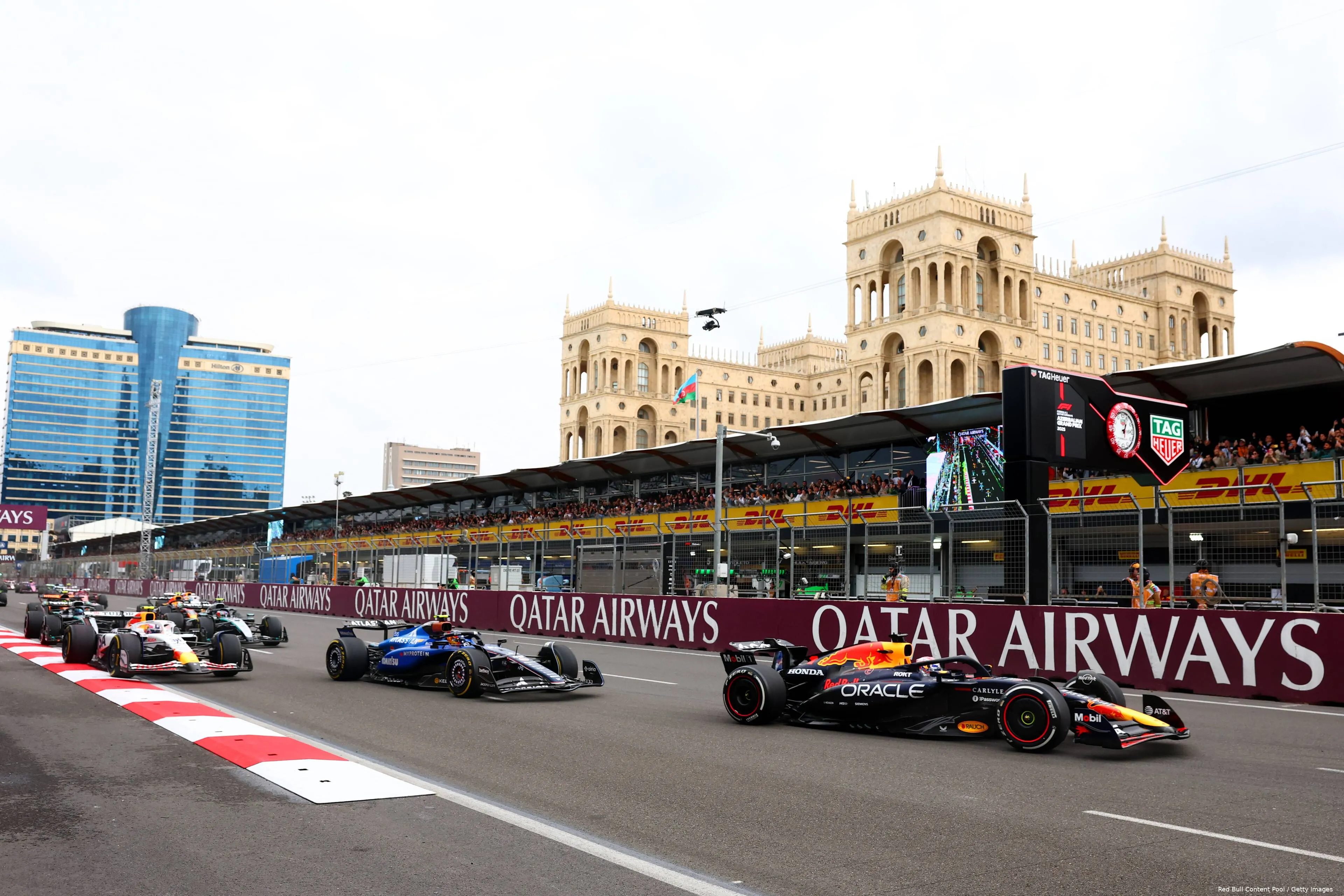 carlos-sainz-williams-liam-lawson-racing-bulls-max-verstappen-red-bull-racing-bakoe-zondag-azerbeidzjan-2025