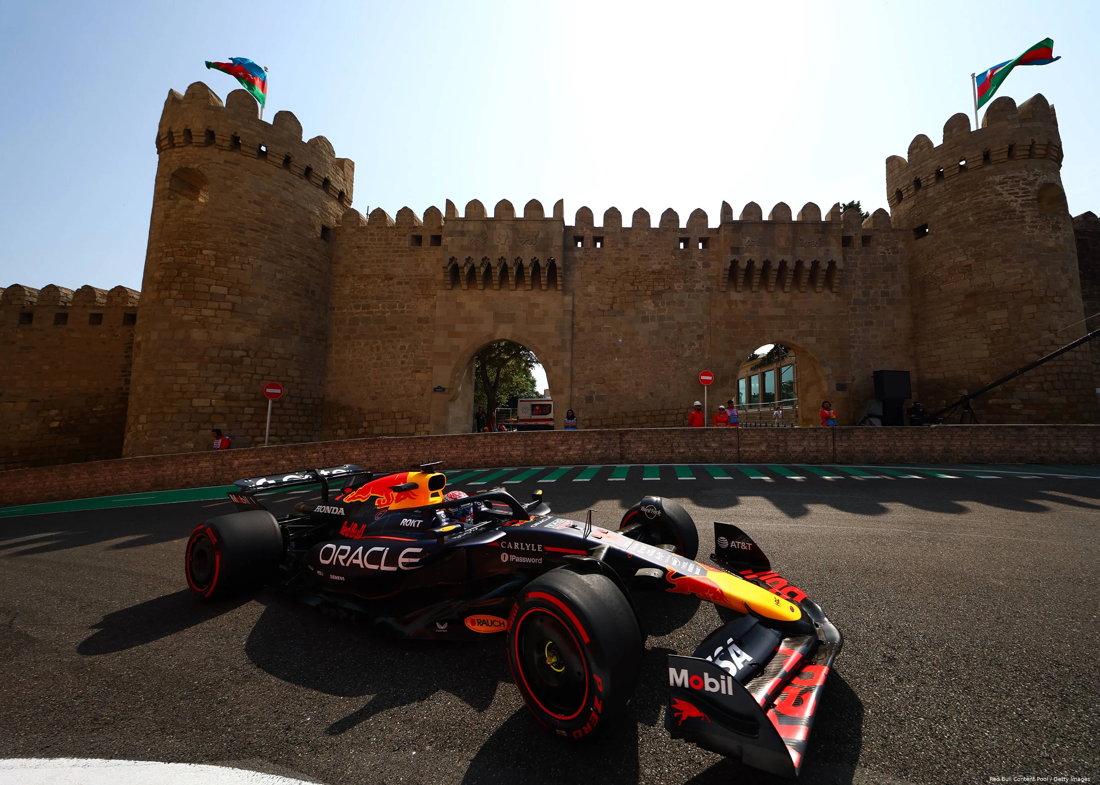 max-verstappen-bakoe-azerbeidzjan-vrijdag-2025-1-red-bull-racing-rb21-12-kasteel