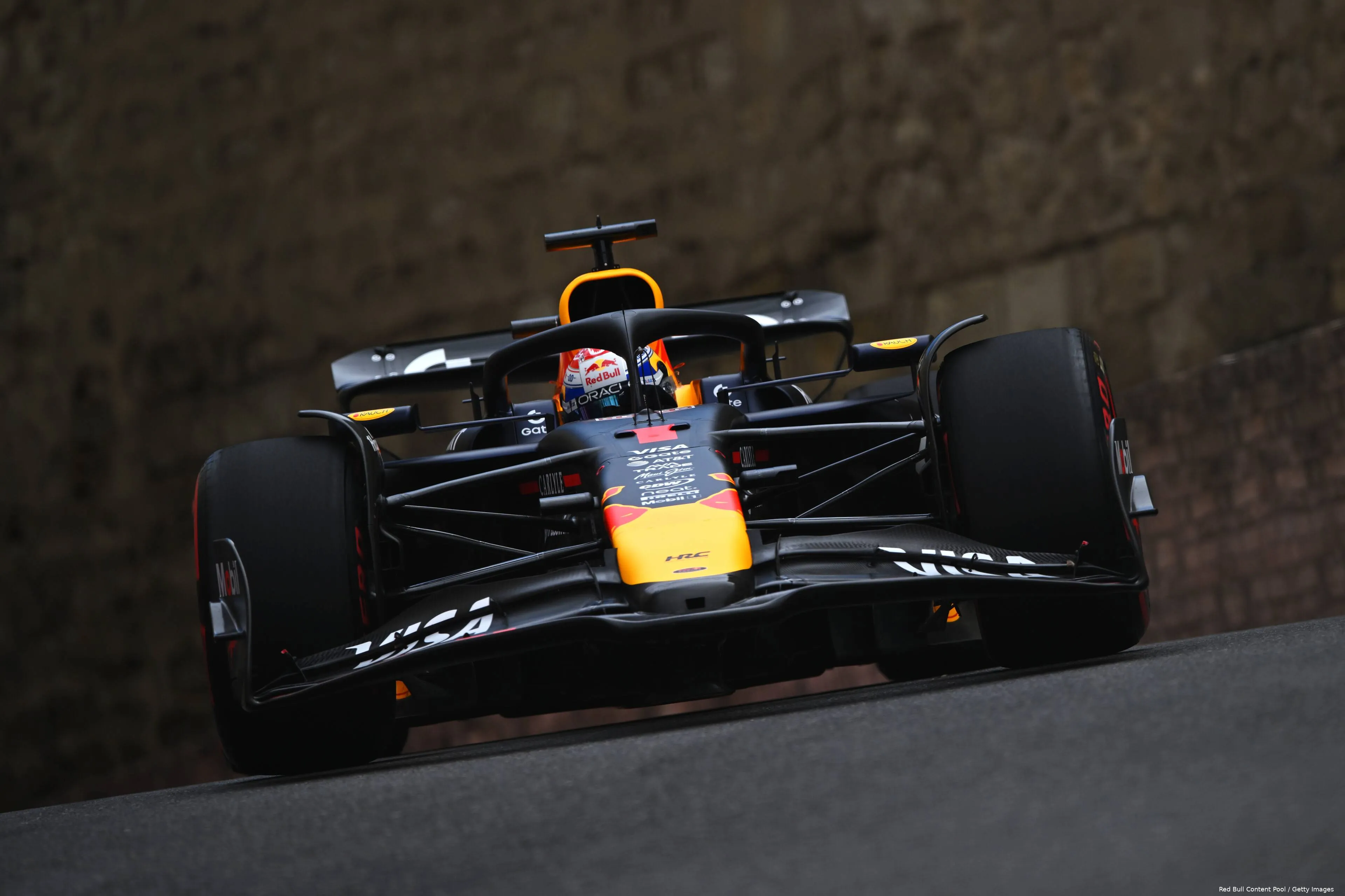 max-verstappen-red-bull-bakoe-2025-116-rb21