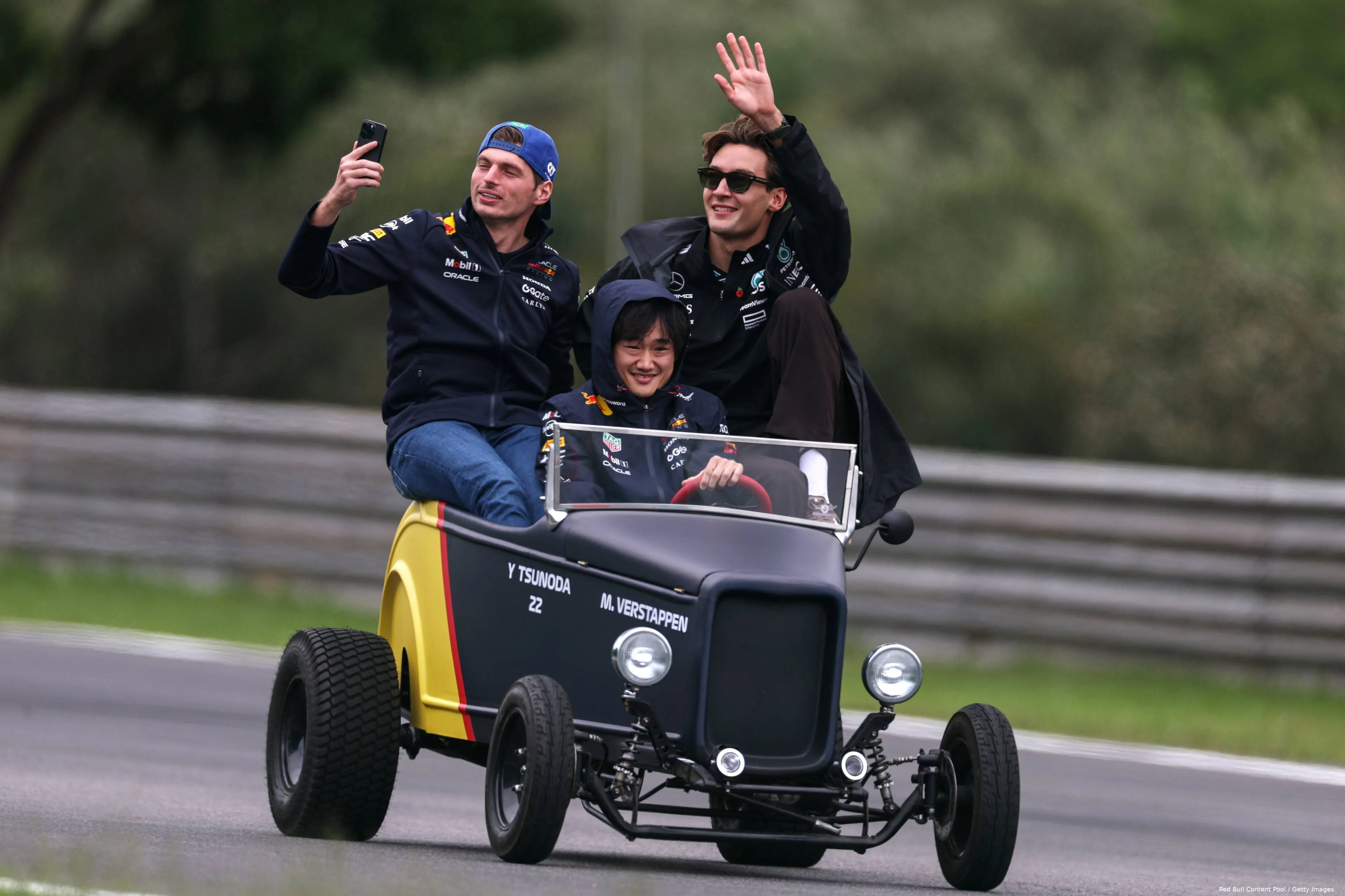 max-verstappen-yuki-tsunoda-red-bull-racing-george-russell-mercedes-sao-paulo-2025-zondag-drivers-parade