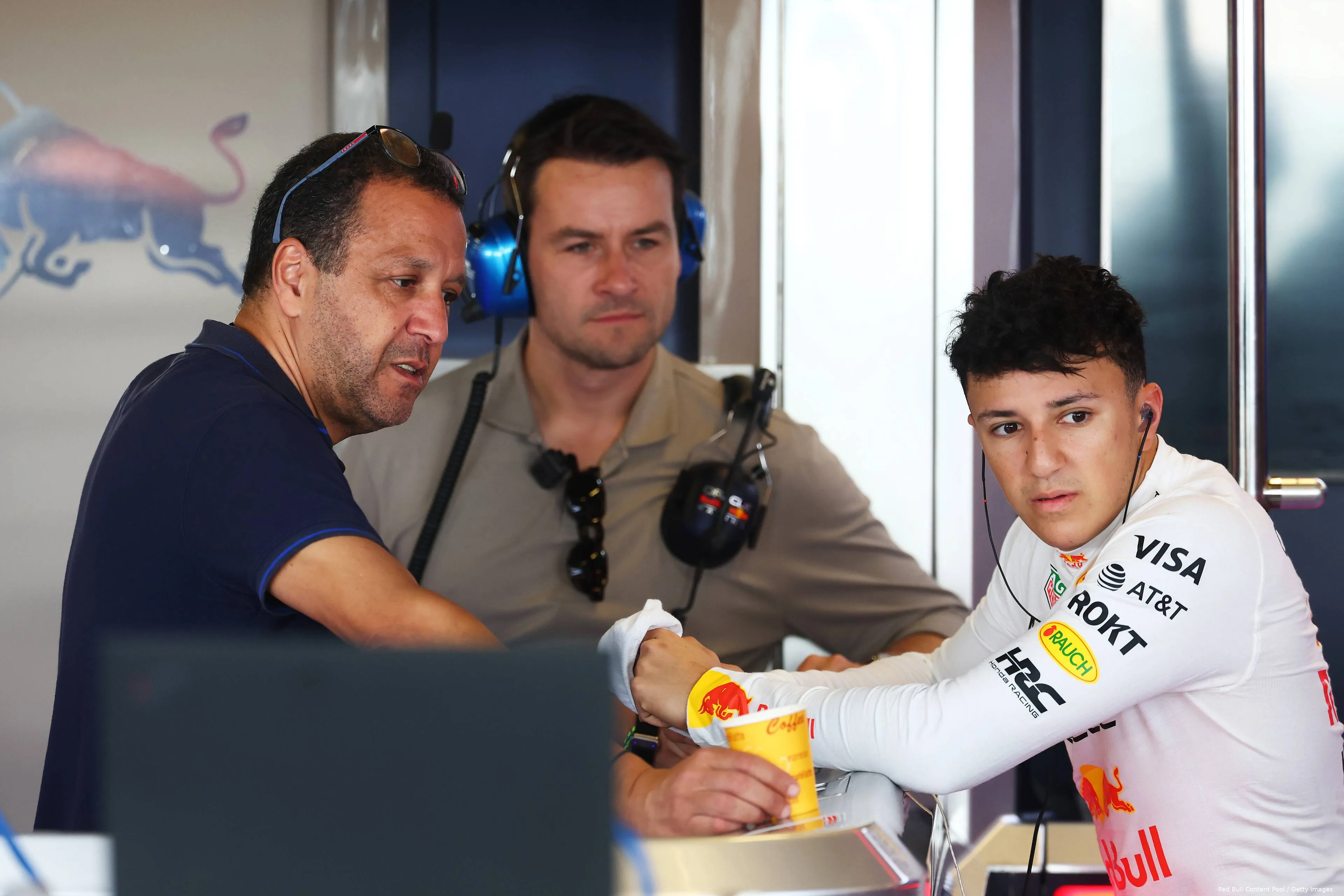 isack-hadjar-red-bull-racing-abu-dhabi-2025-test-18-vader