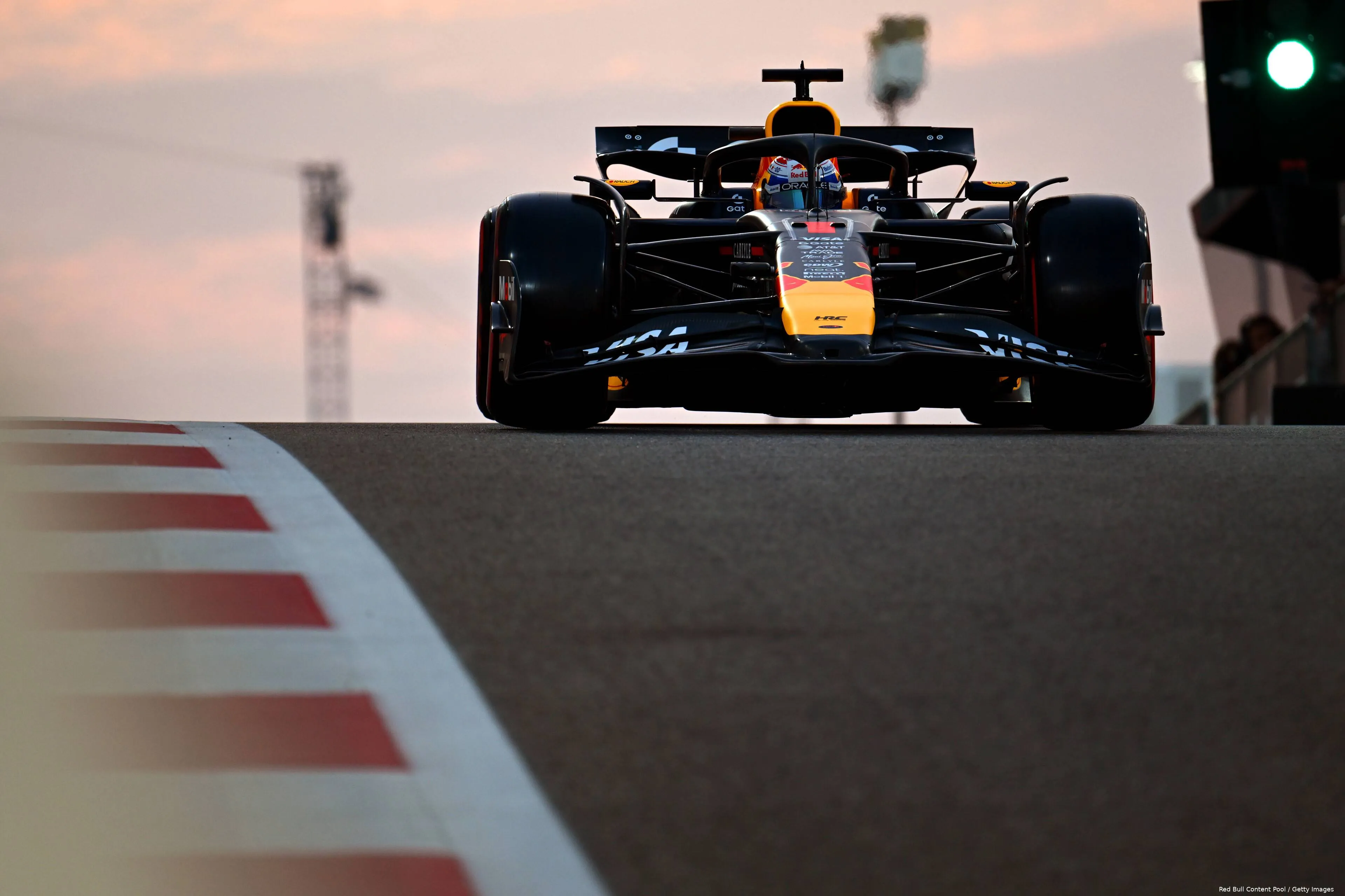 max-verstappen-red-bull-racing-abu-dhabi-vt2-18