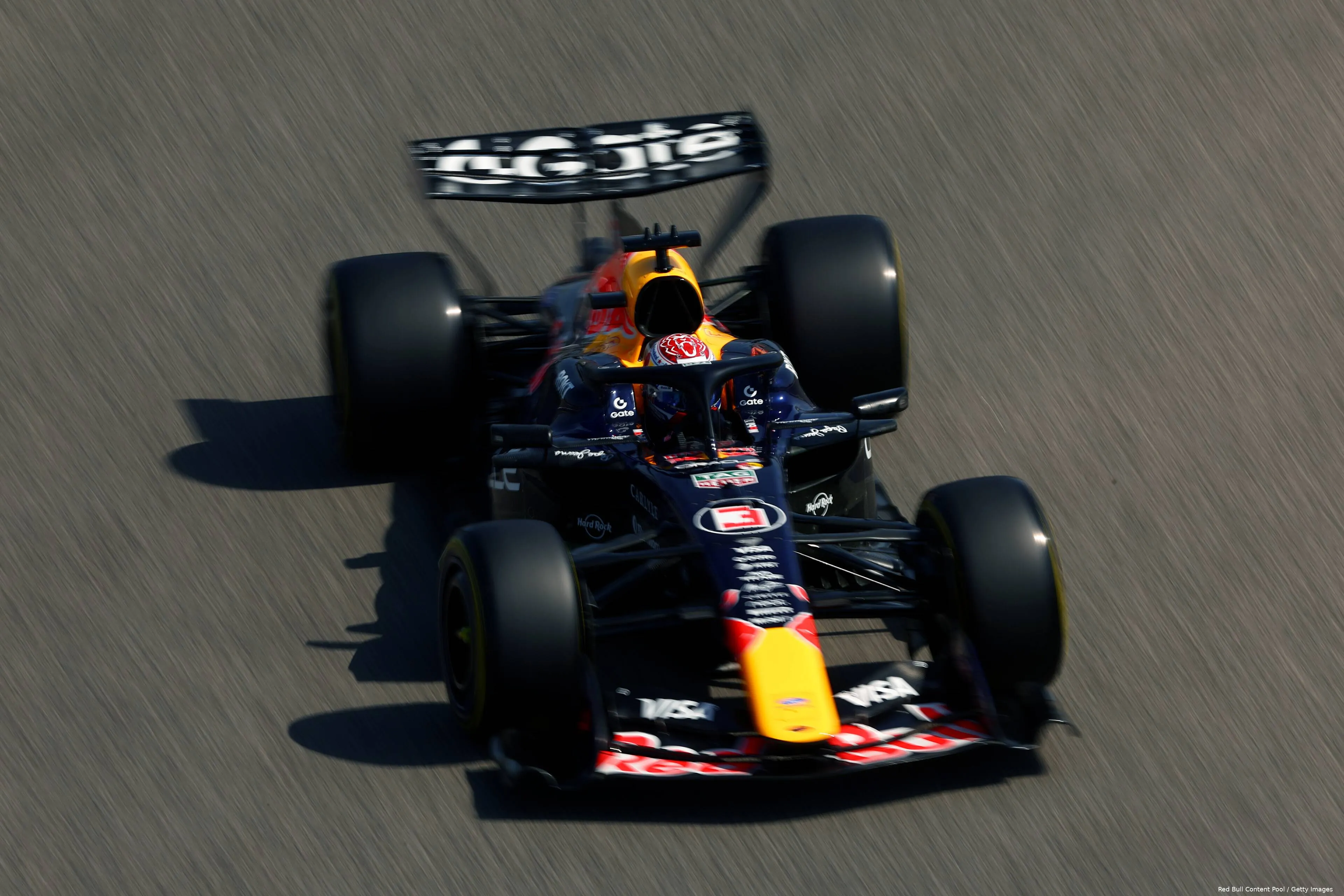 max-verstappen-red-bull-racing-rb22-wintertest-bahrein-115