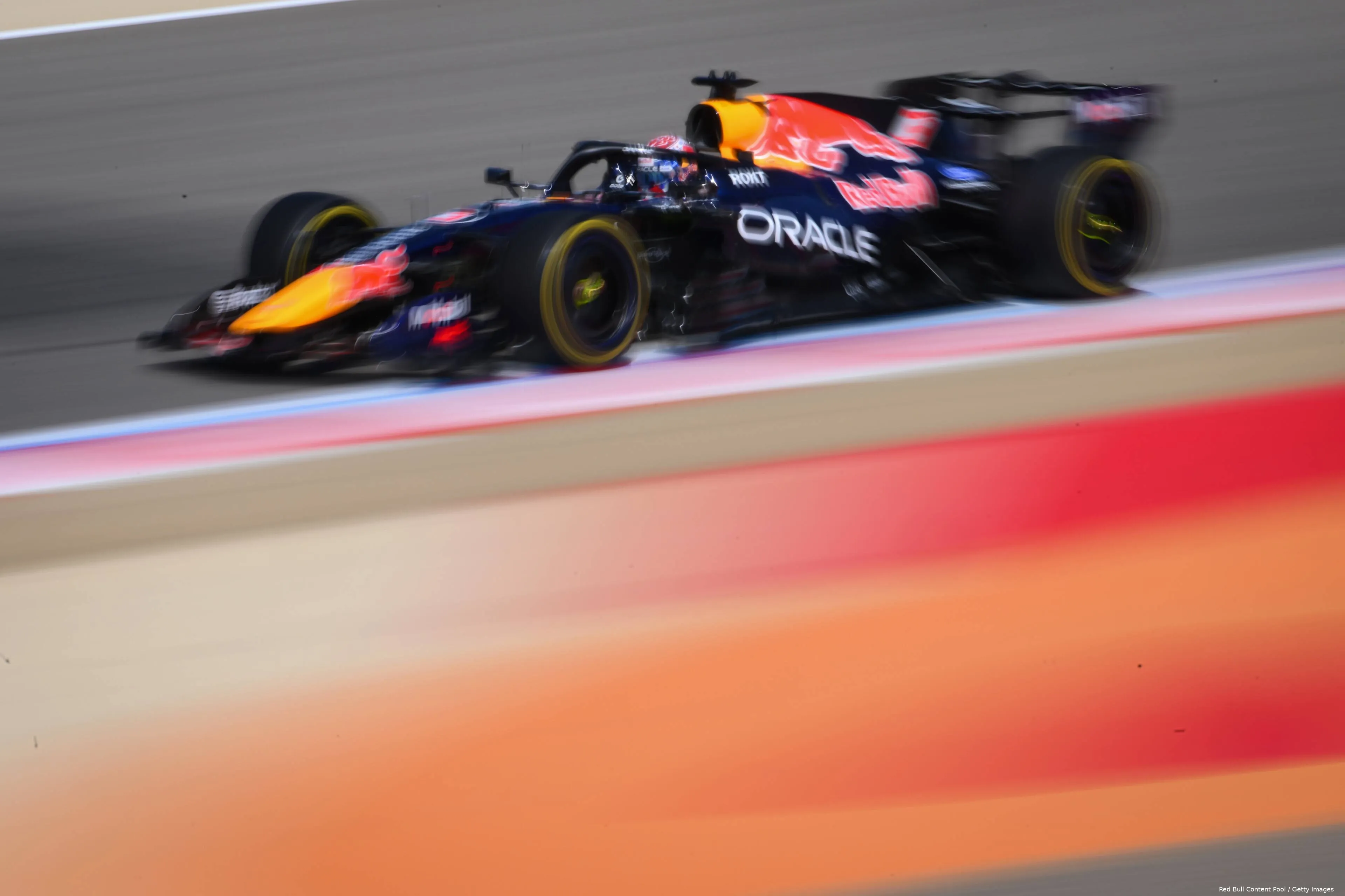max-verstappen-red-bull-racing-wintertest-bahrein-3-3-12-rb22-1