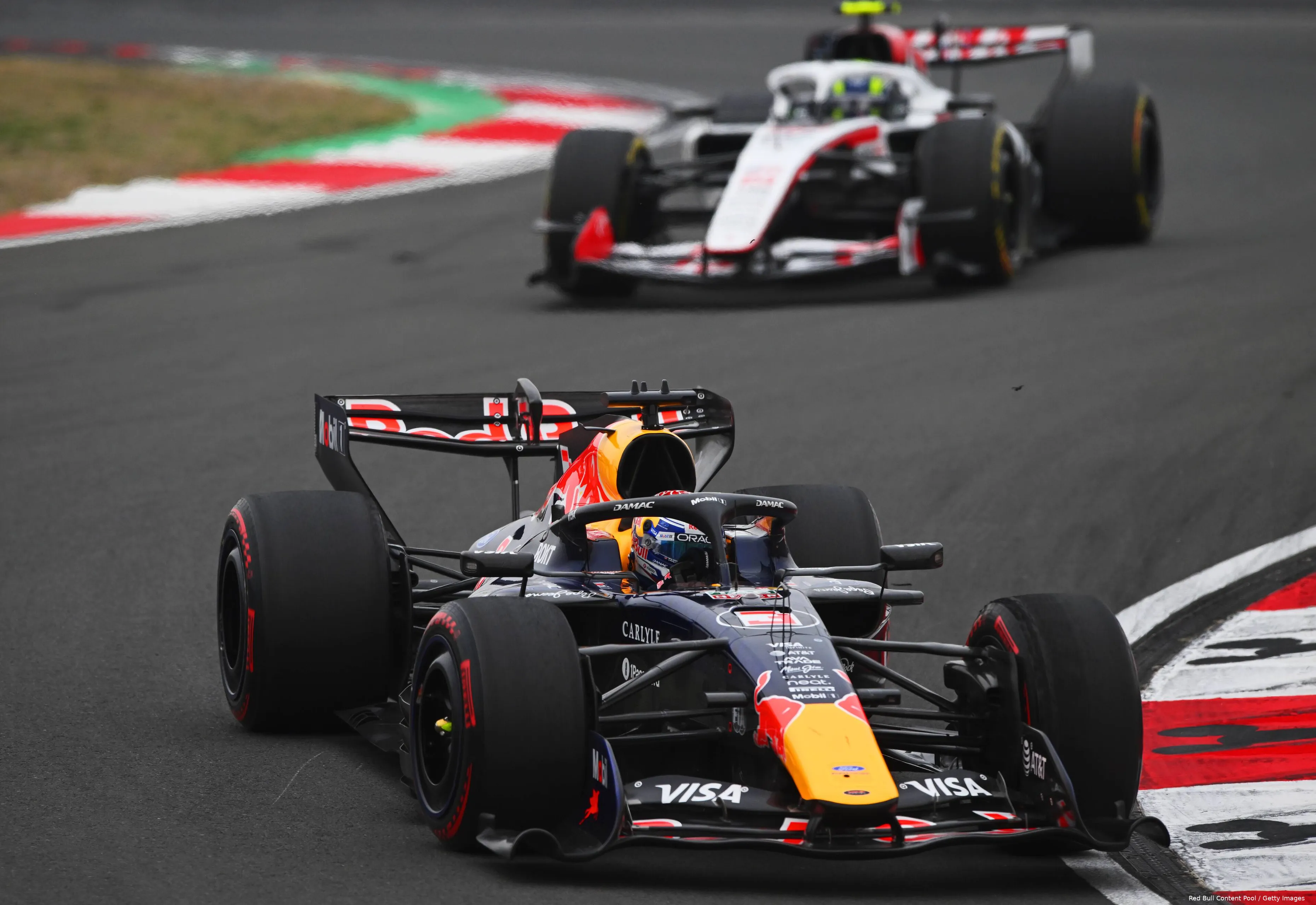 max-verstappen-red-bull-racing-oliver-bearman-haas-2026-china-zondag-race