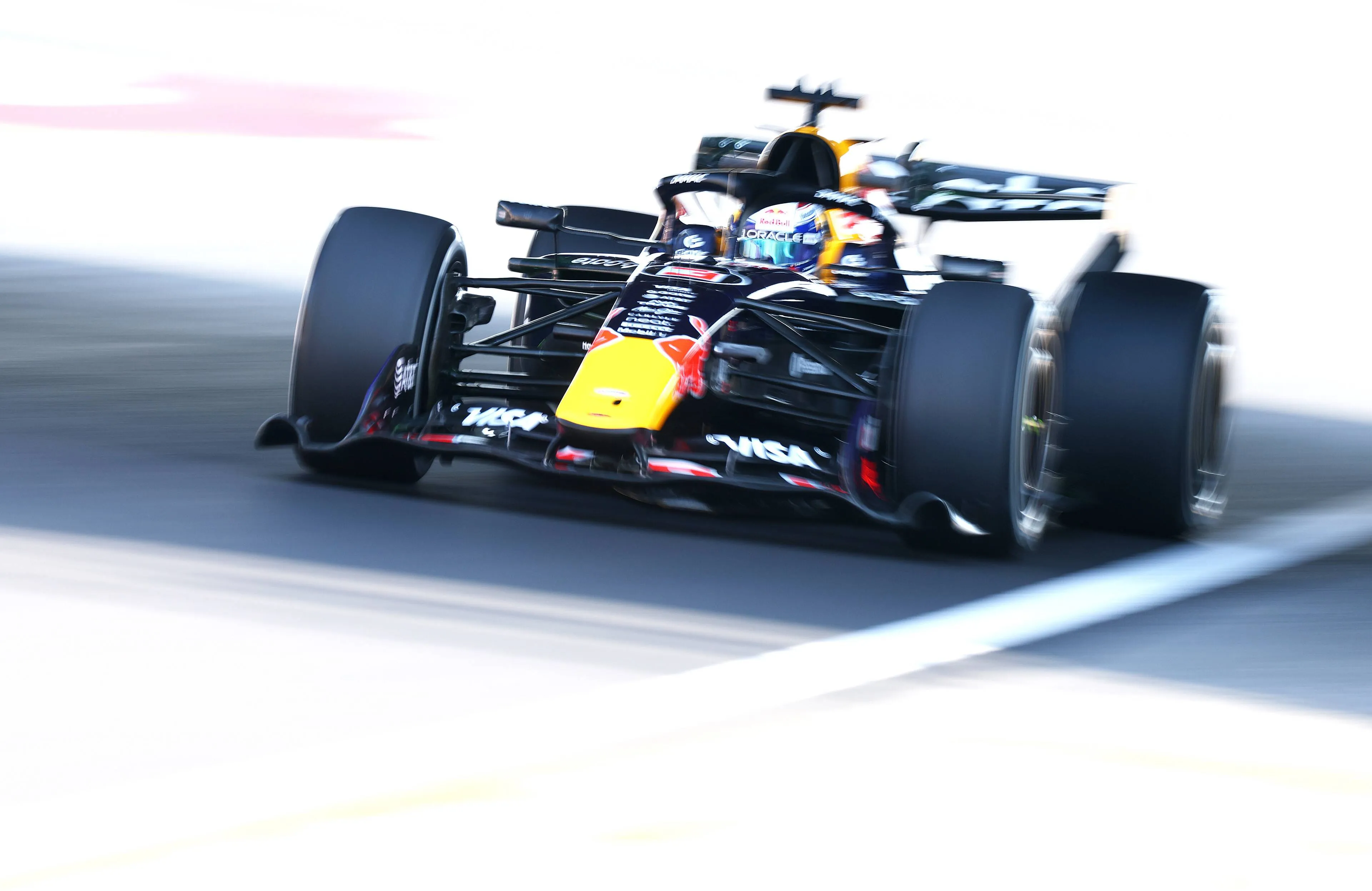 rb22-max-verstappen-neus-red-bull-racing-gat-vt2-japan-15