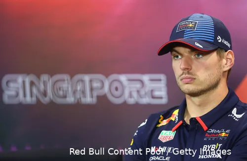 Verstappen moest op het matje komen nadat hij schold tijdens de persconferentie in Singapore.