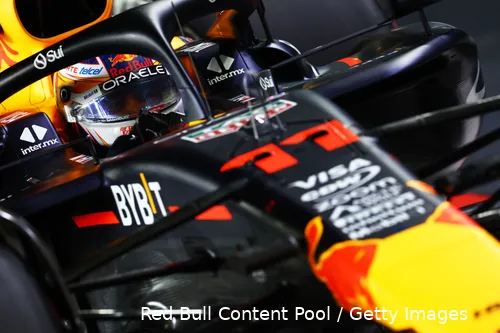 <i>Sergio Pérez zat lang vast achter Nico Hülkenberg.</i>