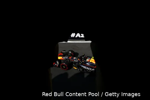 <i>Pérez rijdt over het Baku City Circuit.</i>