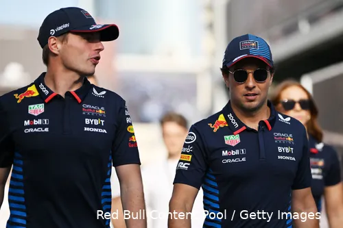 <i>Verstappen zal Pérez dit weekend gewoon verslaan, voorspelt Doornbos.</i>