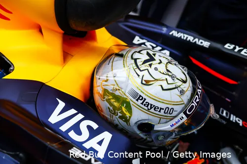 Max Verstappen op zijn werkplek, Abu Dhabi 2024.