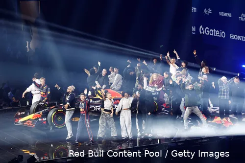 launch event 2025 londen o2 max verstappen red bull racing liam lawson 6