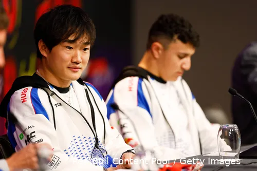 londen 2025 launch event racing bulls yuki tsunoda isack hadjar 2