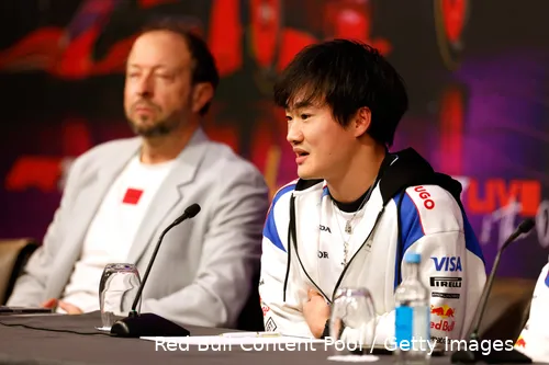 londen 2025 launch event racing bulls yuki tsunoda peter bayer