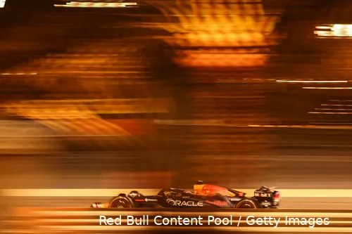 <i>Verstappen in de RB21.</i>