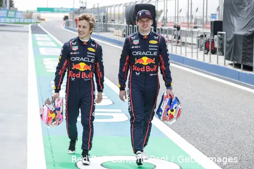 max verstappen red bull rb21 bahrain shakedown