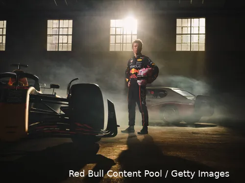 red bull racing launch 2025 o2 liam lawson 12