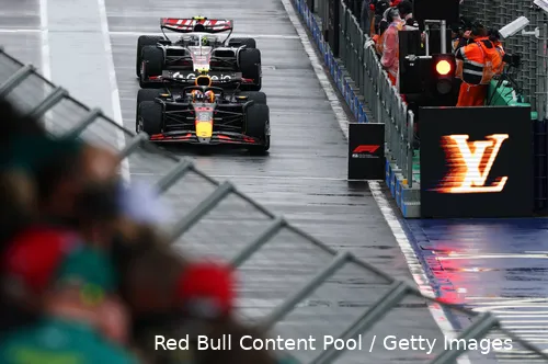 <i>Lawson begon vanuit de pitstraat aan de race.</i>