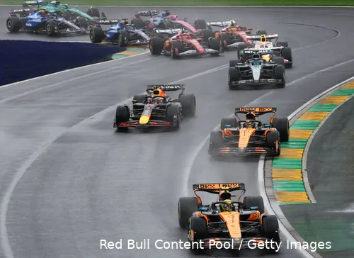 De McLarens lagen een tijd lang op koers voor een dubbel podium.