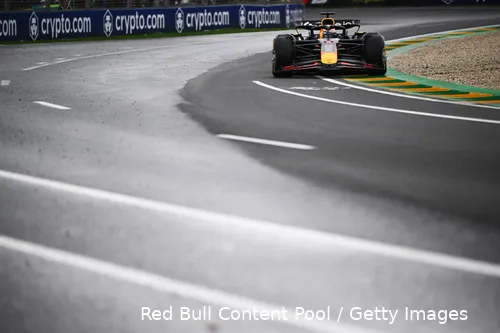 <i>Verstappen probeert op mediums te overleven.</i>
