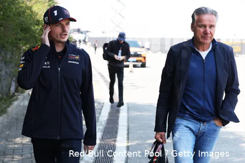 <i>Max Verstappen met manager Raymond Vermeulen.</i>