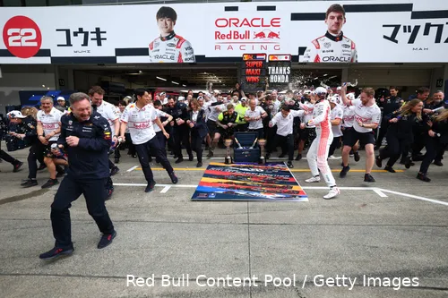 De overwinning van Verstappen was een opsteker voor het hele team.