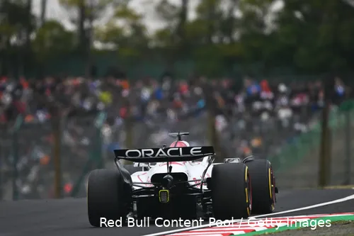 Verstappen bleef de McLarens voor.