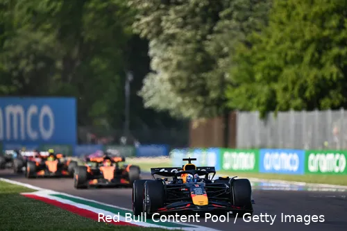 max verstappen rb21 red bull racing emilia romagna 2025 zondag race leiding oscar piastri lando norris mclaren