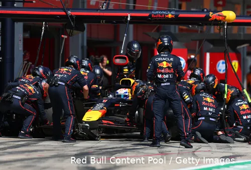 De pit crews zullen zondag minimaal twee keer in actie moeten komen.