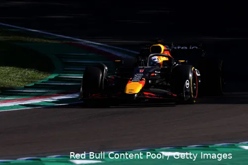 Verstappen was tijdens de vrijdagsessies in Imola niet tevreden met zijn bolide.