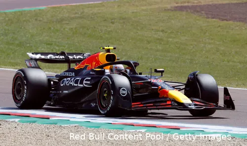 Tsunoda kon Verstappen helpen door het Piastri moeilijk te maken.