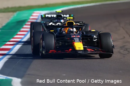 <i>Norris denkt dat Red Bull en Mercedes het gat zullen dichten.</i>