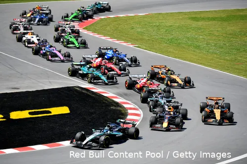 <i>De analisten denken dat Verstappen bij de start iets voorzichtiger was.</i>