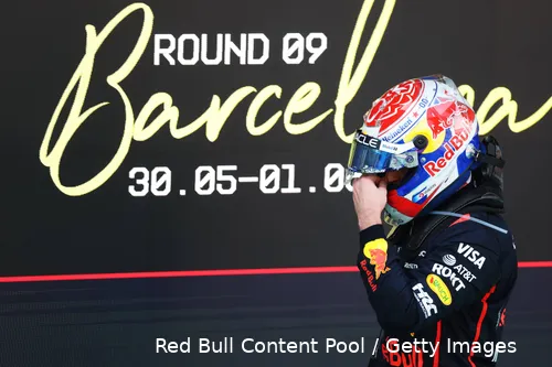 max verstappen helm spanje 2025 1
