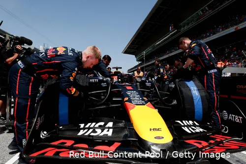 max verstappen spanje rb21 red bull racing 1 monteurs start 2