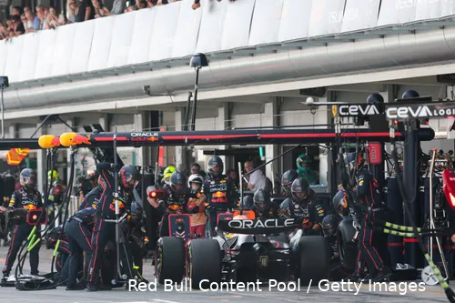 max verstappen spanje rb21 red bull racing 1 pitstop 122