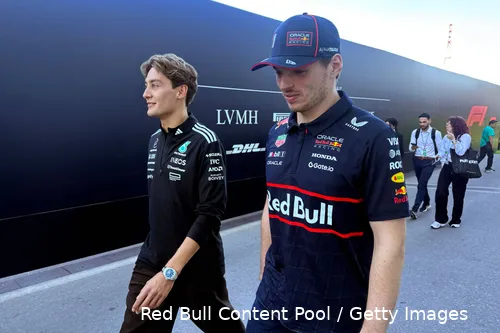 Verstappen ziet Russell naderen in de WK-stand.
