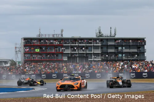 max verstappen red bull racing oscar piastri mclaren 2025 silverstone groot brittannie zondag race safety car