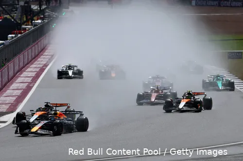 max verstappen red bull racing oscar piastri mclaren 2025 silverstone groot brittannie zondag race start