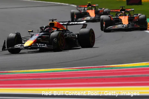 verstappen-piastri-norris-red-bull-mclaren-spa-sprintrace-3