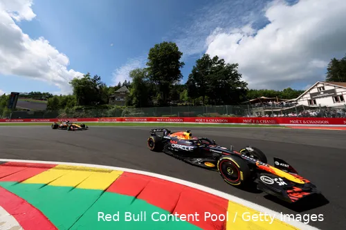 verstappen-piastri-red-bull-mclaren-spa-sprintrace-7