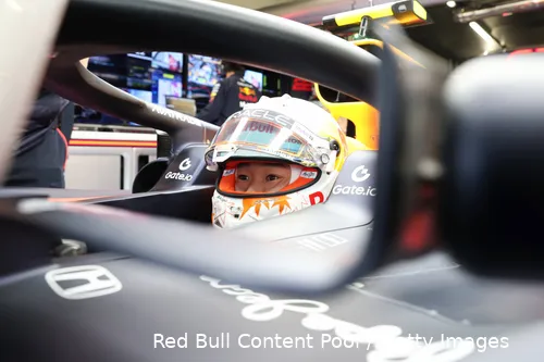yuki tsunoda red bull racing 2025 silverstone groot brittannie zaterdag kwalificatie helm 1