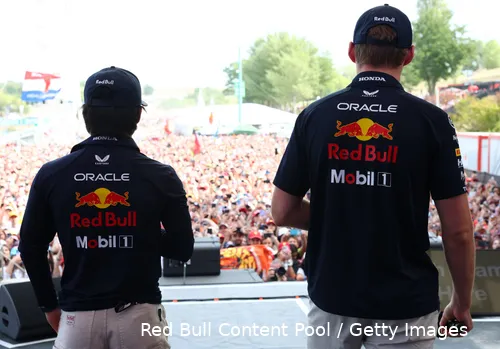 verstappen-tsunoda-red-bull-hongarije-zaterdag-3