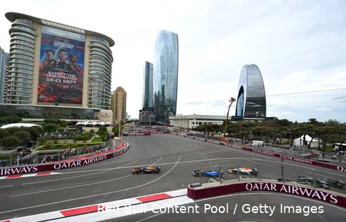 carlos-sainz-williams-liam-max-verstappen-red-bull-racing-bakoe-zondag-azerbeidzjan-2025