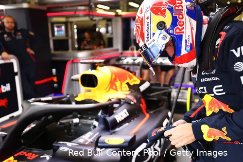 max-verstappen-bakoe-azerbeidzjan-vrijdag-2025-1-helm