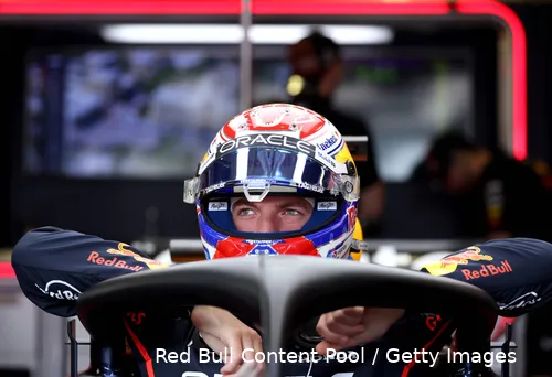 max-verstappen-red-bull-bakoe-2025-112-helm