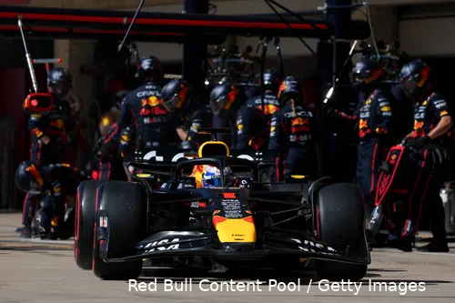 Verstappen-cota-pitstop-Red Bull Racing-1