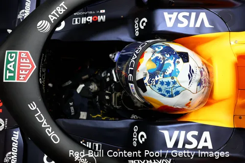 yuki-tsunoda-rb21-red-bull-racing-las-vegas-helm-1