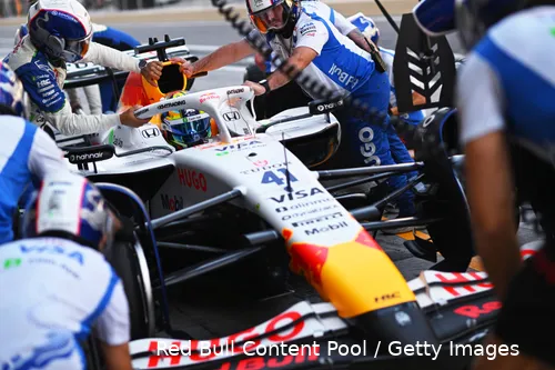 arvid-lindblad-racing-bulls-2025-abu-dhabi-17