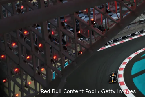 hotel-yas-marina-circuit-abu-dhabi-max-verstappen-red-bull-racing-12-15